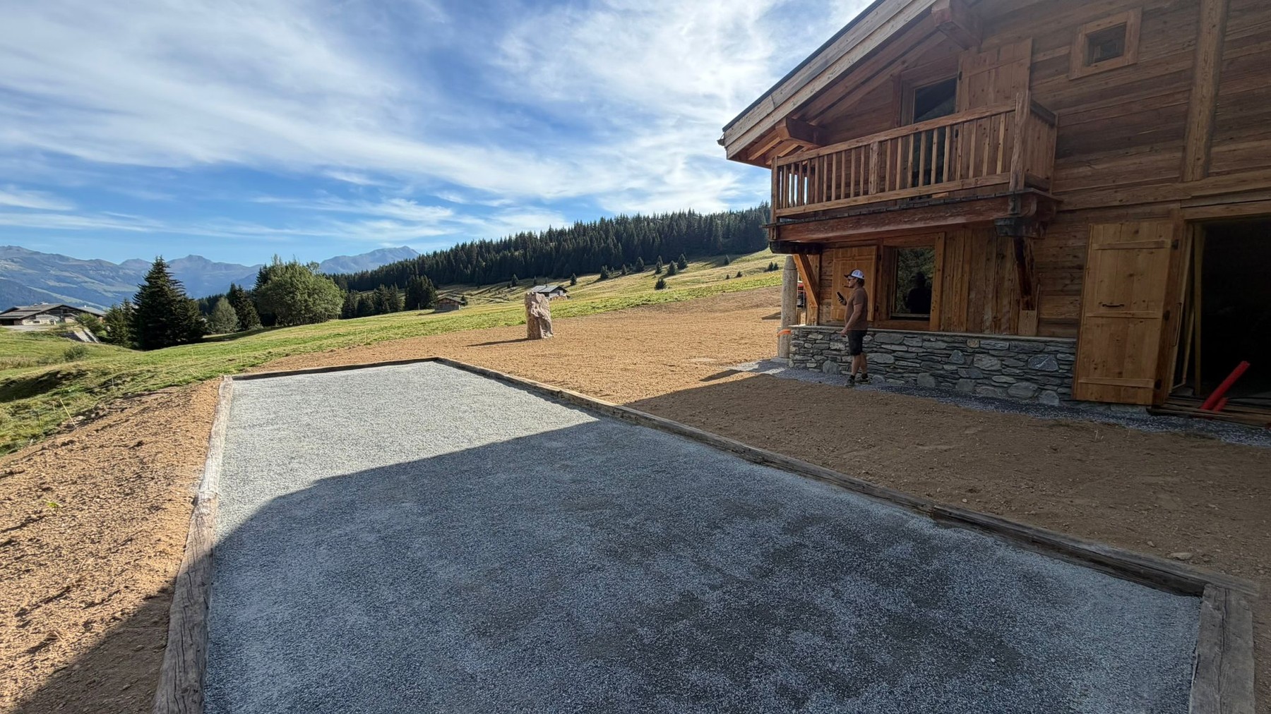 Terrain de pétanque BOULÉO 12 mètres par 4 mètres réalisé aux Saisies